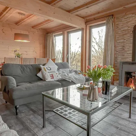 Traumhaff Kustenchalets: Lärchenwoodchalets Mit Kamin Und Sauna An Der Ostsee Chalet Vogelsang-Warsin