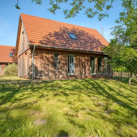 Traumhaff Kustenchalets: Lärchenwoodchalets Mit Kamin Und Sauna An Der Ostsee Chalet