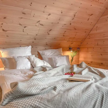Traumhaff Kustenchalets: Lärchenwoodchalets Mit Kamin Und Sauna An Der Ostsee Chalet Vogelsang-Warsin