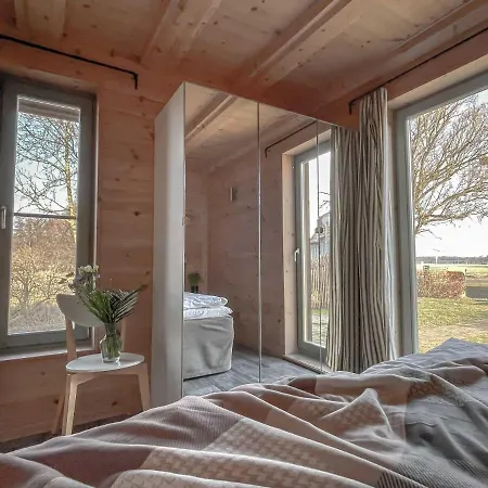 Traumhaff Kustenchalets: Lärchenwoodchalets Mit Kamin Und Sauna An Der Ostsee Chalet *