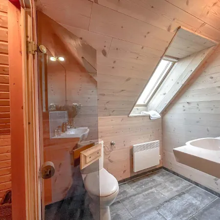 Traumhaff Kustenchalets: Lärchenwoodchalets Mit Kamin Und Sauna An Der Ostsee Chalet *