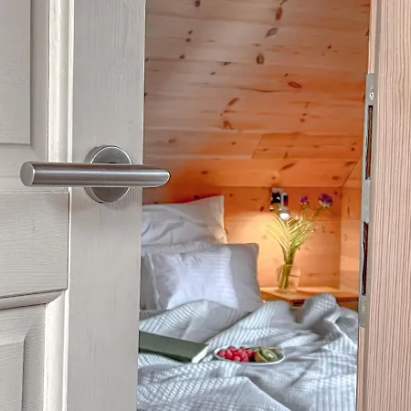 Traumhaff Kustenchalets: Lärchenwoodchalets Mit Kamin Und Sauna An Der Ostsee Chalet Vogelsang-Warsin