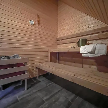 Traumhaff Kustenchalets: Lärchenwoodchalets Mit Kamin Und Sauna An Der Ostsee *