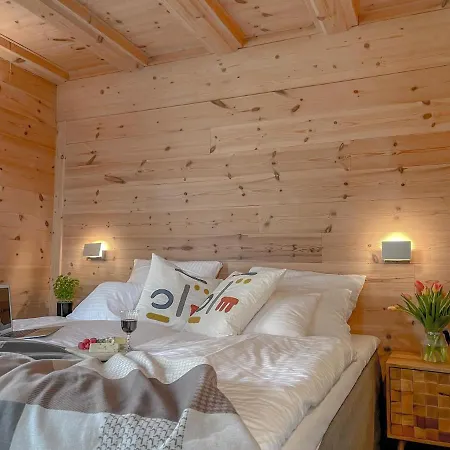 Traumhaff Kustenchalets: Lärchenwoodchalets Mit Kamin Und Sauna An Der Ostsee Chalet *
