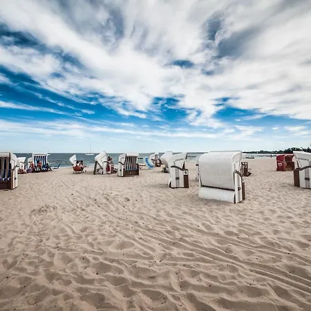Traumhaff Kustenchalets: Lärchenwoodchalets Mit Kamin Und Sauna An Der Ostsee Chalet *